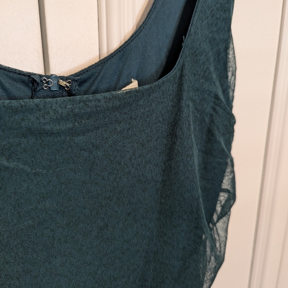 Woman's dark green fitted ruched midi dress - Picture 5 of 6